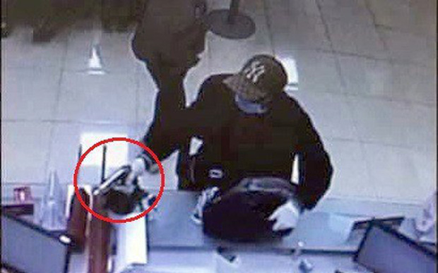 Nghi phạm nổ súng cướp ngân hàng ở Hà Nội đã đầu thú-1