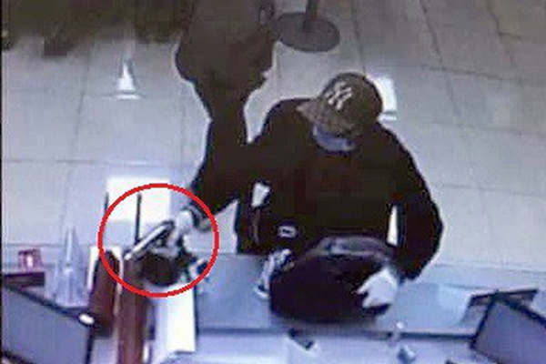 Danh tính kẻ nổ súng cướp ngân hàng ở Hà Nội-2