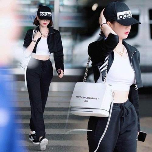 Diện chiếc túi y chang Nữ hoàng hàng hiệu, nhưng sao trông Linh Ka cứ sai sai-7