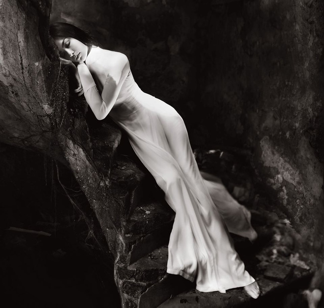 Thần thái ngút ngàn của Tăng Thanh Hà trong bộ ảnh áo dài cách đây 8 năm bất ngờ gây sốt trở lại-5