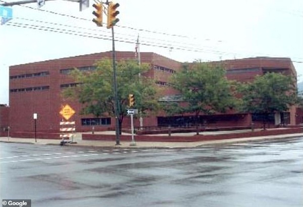 Bị cha dượng phát hiện đang làm chuyện người lớn, nữ sinh 16 tuổi cùng bạn trai thuê sát thủ giết người diệt khẩu và kết cục không ngờ-2