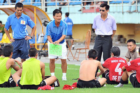 Đại gia máu mặt nhất V.League & những lần khiến cầu thủ phải dùng... bao tải đựng tiền-4