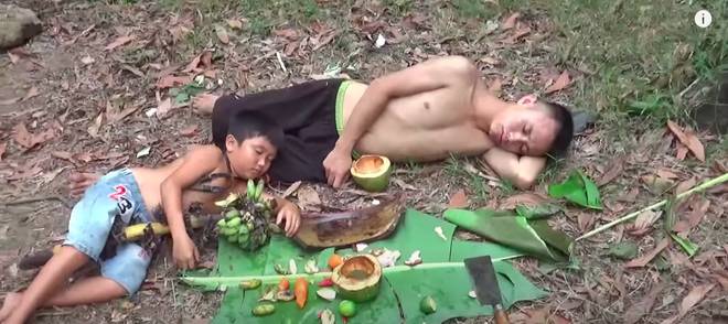 Diện mạo ban đầu và cuộc sống khó khăn của hai anh em Tam Mao trước khi nổi tiếng-1