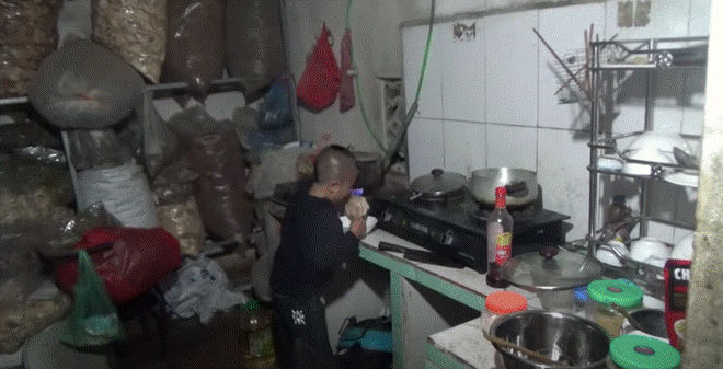 Diện mạo ban đầu và cuộc sống khó khăn của hai anh em Tam Mao trước khi nổi tiếng-7