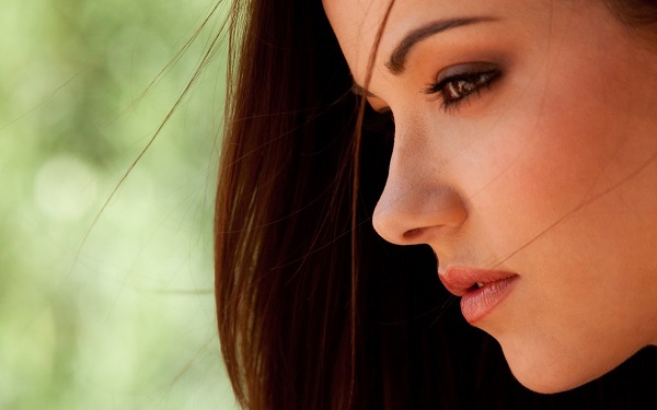 Hớn hở vì được mẹ chồng mua tặng cái váy giống hệt em chồng nhưng khi vô tình nghe cuộc trò chuyện trong phòng ngủ, tôi thấy tủi hờn vô cùng-1