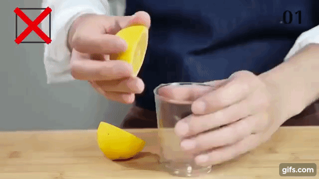 Làm động tác này trước khi vắt chanh, nước chanh thu được nhiều gấp đôi-2