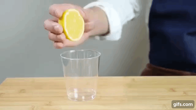 Làm động tác này trước khi vắt chanh, nước chanh thu được nhiều gấp đôi-4