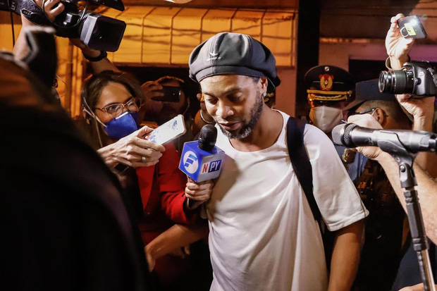 Ronaldinho lần đầu chia sẻ về những ngày tháng phải ngồi tù: Tôi sốc nặng khi biết mình bị tống giam. Thật không thể tưởng tượng nổi!-2