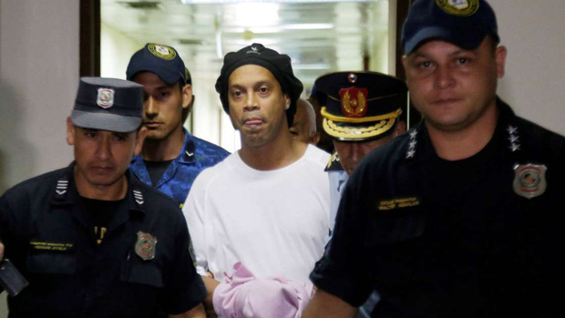 Ronaldinho lần đầu chia sẻ về những ngày tháng phải ngồi tù: Tôi sốc nặng khi biết mình bị tống giam. Thật không thể tưởng tượng nổi!-1