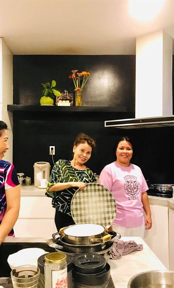 Hồ Ngọc Hà làm bạn giận tím người vì thèm khi được chủ quán mì đến tận nhà nấu cho-1