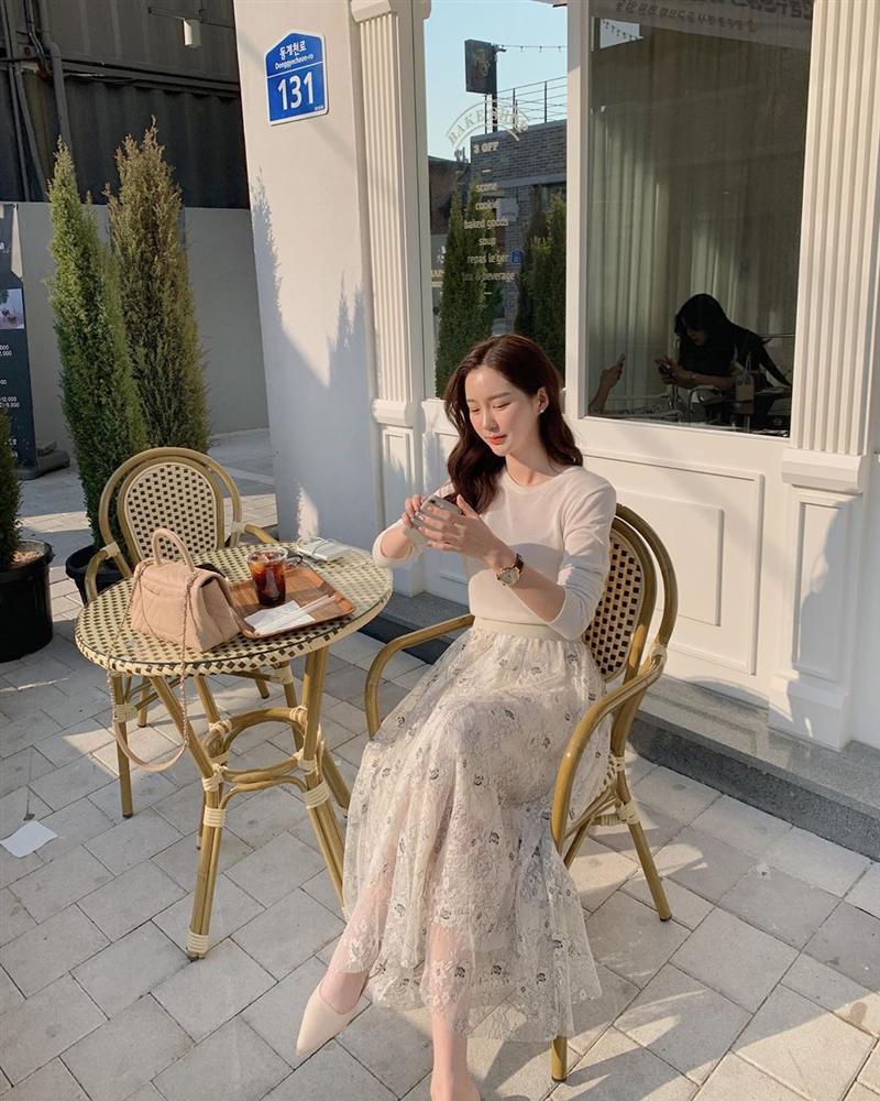 10 cách diện chân váy dài + áo trắng giúp nàng công sở luôn đẹp quanh năm suốt tháng trong mắt đồng nghiệp-5