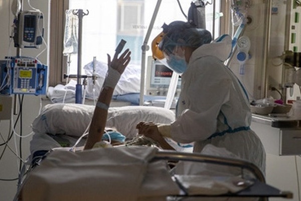 Chàng trai 9X đột nhiên tê liệt cả người, nói năng không rõ ràng, nguyên nhân do thói quen thức khuya, ăn nhiều thức ăn nhanh-3