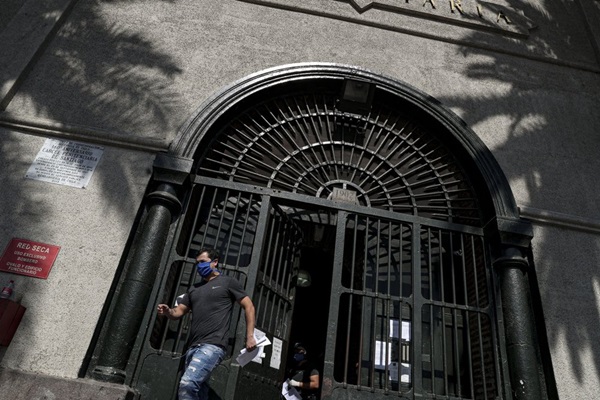 Virus corona gieo rắc sợ hãi cho các nhà tù ở Mỹ Latin-11