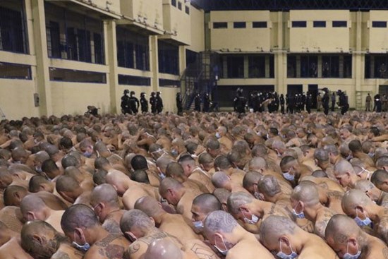 Virus corona gieo rắc sợ hãi cho các nhà tù ở Mỹ Latin