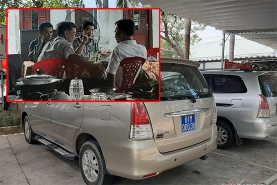 Xe biển xanh chở cán bộ Sở Y tế vào quán nhậu giữa mùa dịch