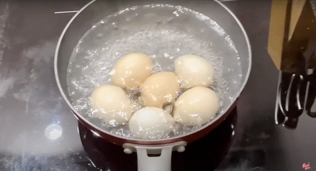 Không biết nấu nhiều món nhưng vẫn muốn quay vlog nấu ăn, Hari Won bèn hướng dẫn dân tình… cách luộc trứng gà bằng nước?-3