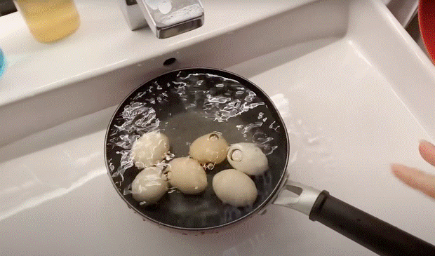 Không biết nấu nhiều món nhưng vẫn muốn quay vlog nấu ăn, Hari Won bèn hướng dẫn dân tình… cách luộc trứng gà bằng nước?-4