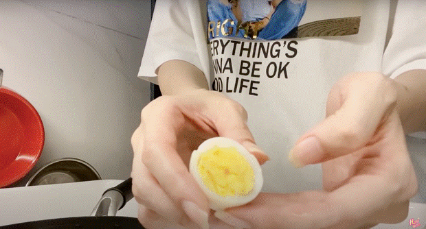 Không biết nấu nhiều món nhưng vẫn muốn quay vlog nấu ăn, Hari Won bèn hướng dẫn dân tình… cách luộc trứng gà bằng nước?-7