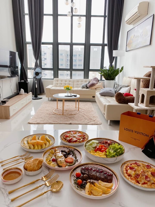 Khoe tự làm tiệc sinh nhật sang chảnh cho bạn trai cô gái bị bóc mẽ order đồ có sẵn, còn người yêu thì bị trùng-2