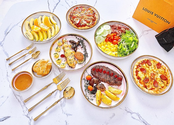 Khoe tự làm tiệc sinh nhật sang chảnh cho bạn trai cô gái bị bóc mẽ order đồ có sẵn, còn người yêu thì bị trùng-3