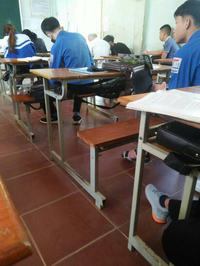 Chùm ảnh học sinh đi học lại: Ngồi cách nhau 1.5m, hạn chế nói chuyện, đeo khẩu trang đầy đủ-2