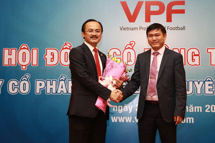 Chiến hữu của bầu Đức, Ông trùm của làng bóng Việt & cái kết đắng bị bỏ bóng đá người-3