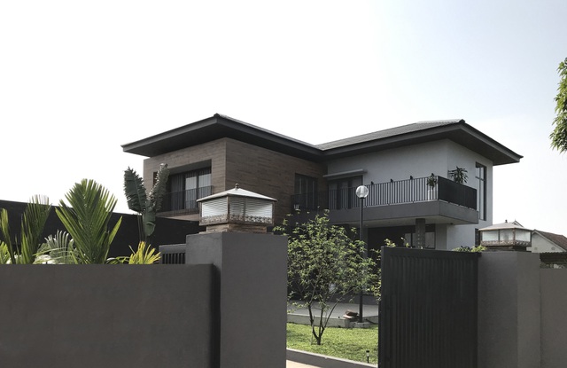 Biệt thự con trai xây tặng bố mẹ đẹp lạ giữa cánh đồng lúa chín ở Hà Tĩnh-1