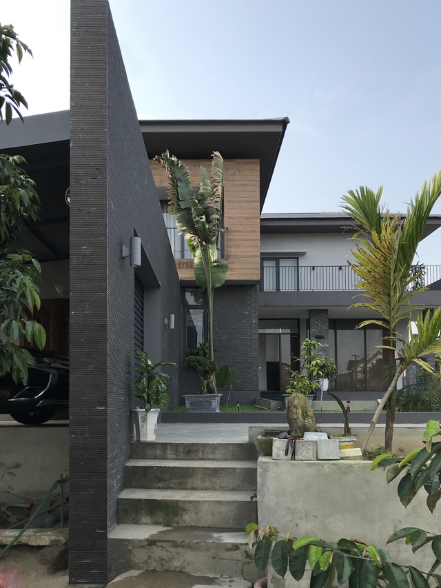 Biệt thự con trai xây tặng bố mẹ đẹp lạ giữa cánh đồng lúa chín ở Hà Tĩnh-2