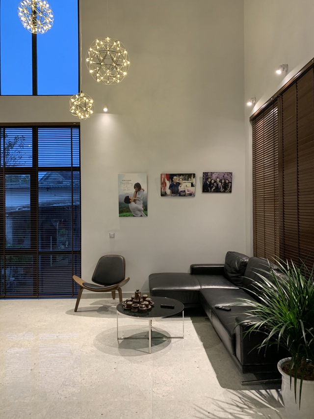 Biệt thự con trai xây tặng bố mẹ đẹp lạ giữa cánh đồng lúa chín ở Hà Tĩnh-4