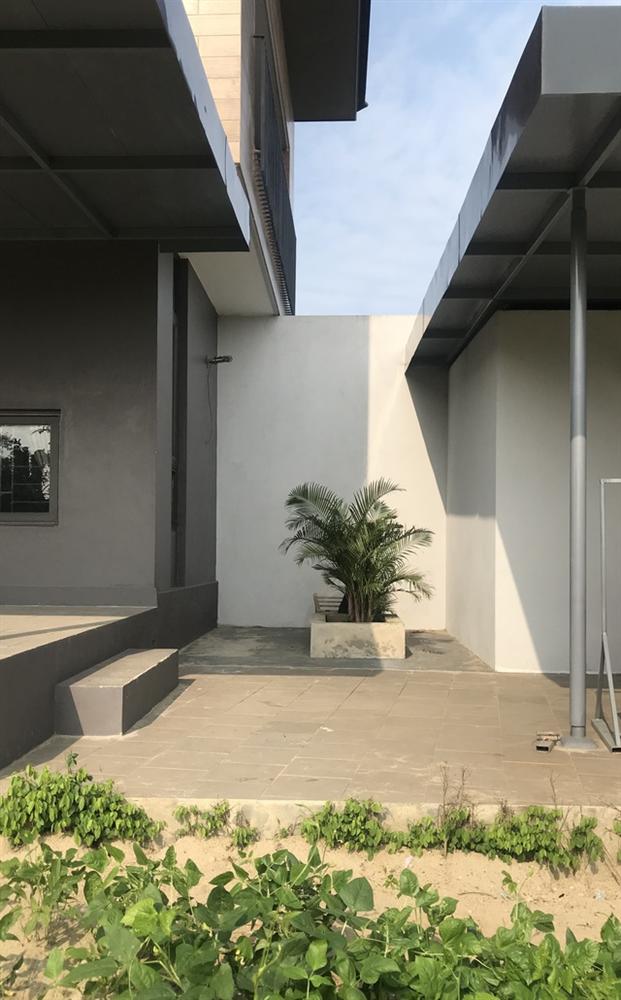 Biệt thự con trai xây tặng bố mẹ đẹp lạ giữa cánh đồng lúa chín ở Hà Tĩnh-15