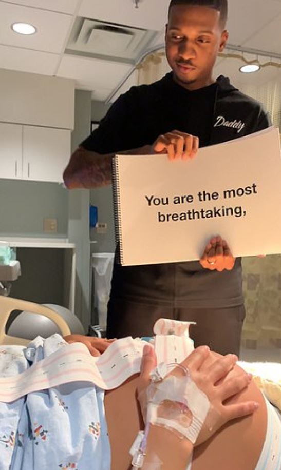 Thấy vợ đau đẻ suốt 2 ngày, anh chồng đã làm một việc bất ngờ khiến vợ lúc khóc, lúc cười trong cơn chuyển dạ-2