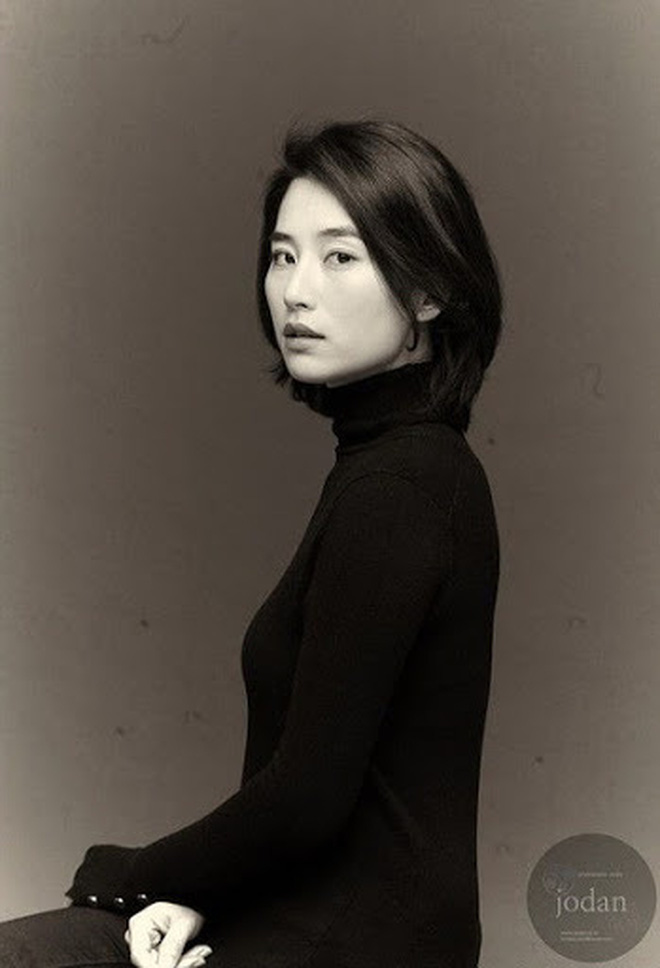 Nữ diễn viên Hàn tiểu tam trơ tráo đào mỏ, cướp chồng em họ đã lộ diện: Nhan sắc gây tranh cãi nảy lửa!-9