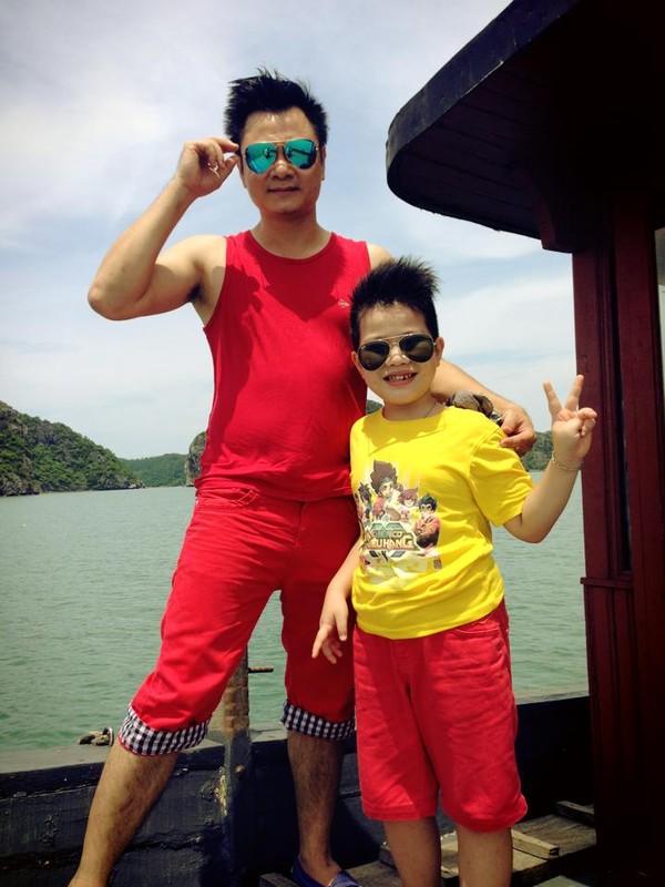 Các con của Tự Long: Ngoại hình như đúc 1 khuôn từ bố, lại được dạy bảo nghiêm khắc từng từ ngữ như này-4