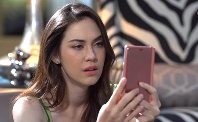 Chồng cũ mời cưới, vợ cũ biết danh tính cô dâu thì suýt ngất nhưng sau cùng cô lại mỉm cười thản nhiên chúc phúc-1