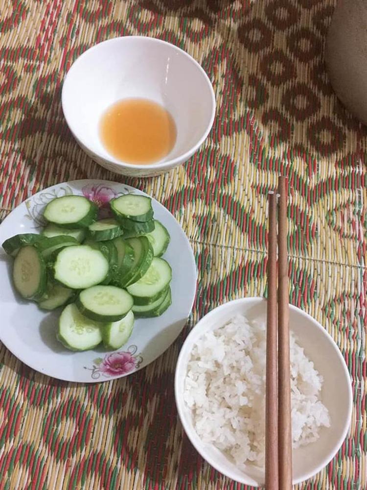 Nàng dâu than thở bầu 6 tháng mà ngày nào mẹ chồng cũng chỉ cho ăn cơm rau với nước mắm, dân mạng lại chỉ điểm sai của cô gái-2