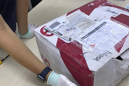 Bí mật trong 16 bưu phẩm gửi từ châu Âu về TP HCM