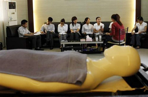 Ngành học kinh dị nhất thế giới nhưng ra trường lương toàn tính bằng tiền USD, bạn có dám theo học?-1