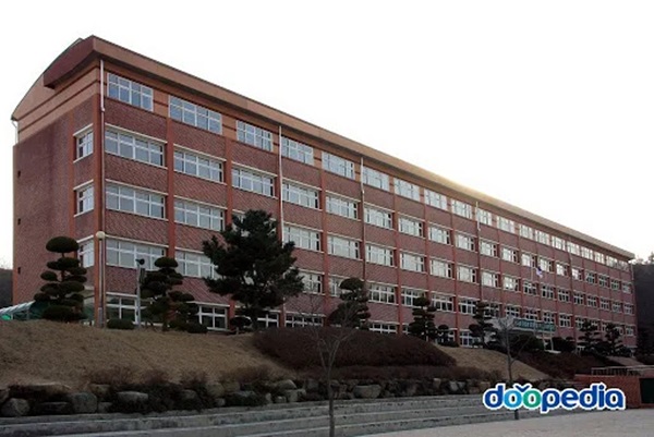 Hàn Quốc: Thầy giáo nhận án tù sau khi học sinh tự tử khiến dân mạng chia làm 2 luồng ý kiến-1