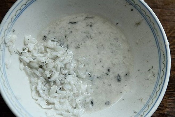 Khi rửa hàu thêm một nguyên liệu này đảm bảo sạch bong không vết bẩn-4