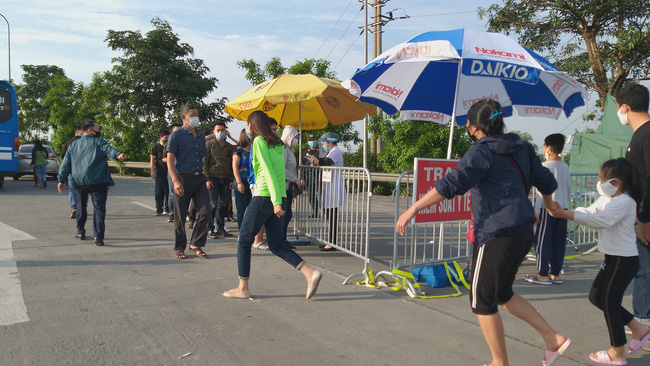 Tháo dỡ 30 chốt kiểm soát y tế tại các cửa ngõ Thủ đô-10