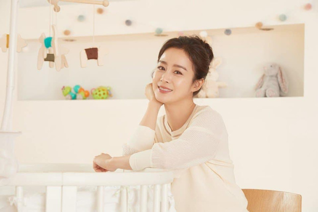 Bài phỏng vấn đặc biệt của Kim Tae Hee sau 4 năm làm vợ Bi Rain: Có nhiều điều vất vả khi kết hôn nhưng gia đình khiến tôi không cô đơn-1