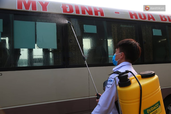 Ảnh: Người dân từ thành phố đổ về quê nghỉ lễ, các bến xe Hà Nội và Sài Gòn đông đúc sau thời gian giãn cách xã hội-3