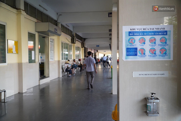 Ảnh: Người dân từ thành phố đổ về quê nghỉ lễ, các bến xe Hà Nội và Sài Gòn đông đúc sau thời gian giãn cách xã hội-14