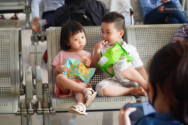Ảnh: Người dân từ thành phố đổ về quê nghỉ lễ, các bến xe Hà Nội và Sài Gòn đông đúc sau thời gian giãn cách xã hội-26