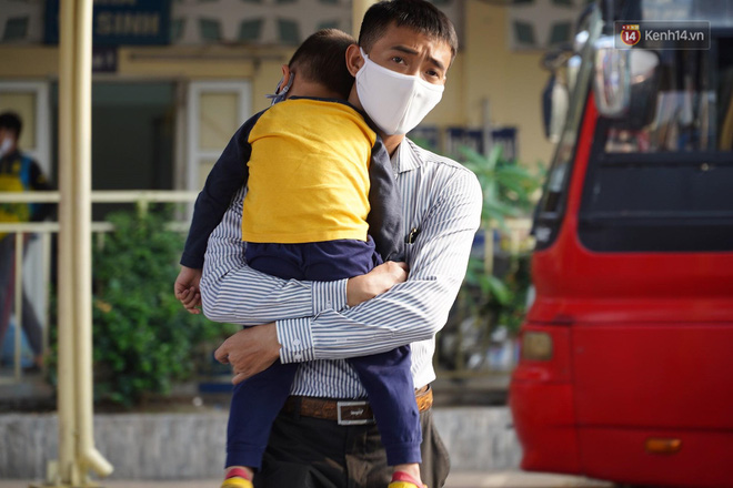 Ảnh: Người dân từ thành phố đổ về quê nghỉ lễ, các bến xe Hà Nội và Sài Gòn đông đúc sau thời gian giãn cách xã hội-27