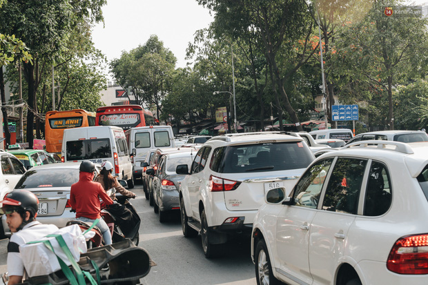 Ảnh: Người dân từ thành phố đổ về quê nghỉ lễ, các bến xe Hà Nội và Sài Gòn đông đúc sau thời gian giãn cách xã hội-37