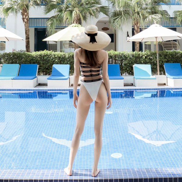 Chưa nghỉ lễ mà Hồ Ngọc Hà đã đốt cháy MXH với hình bikini xuyên thấu-9