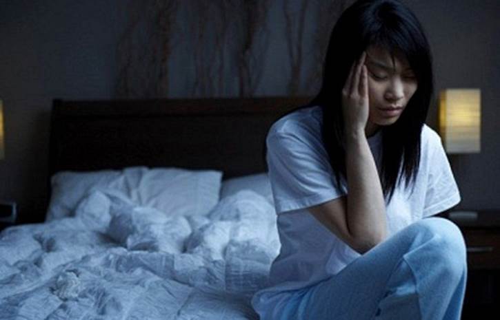 Tin lời thầy bói, mẹ chồng xếp ghế ngay trước cửa phòng con dâu chỉ để làm việc này-2