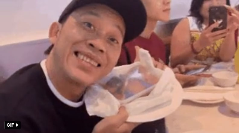 Hoài Linh và Quyền Linh chính là 2 nhân vật ăn uống giản dị nhất showbiz Việt, bữa cơm nào cũng toàn đạm bạc với cá mắm-4