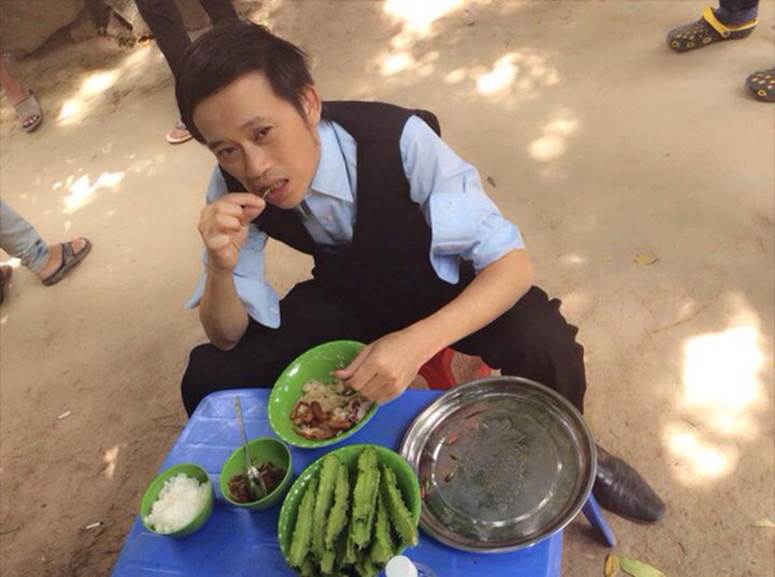 Hoài Linh và Quyền Linh chính là 2 nhân vật ăn uống giản dị nhất showbiz Việt, bữa cơm nào cũng toàn đạm bạc với cá mắm-5
